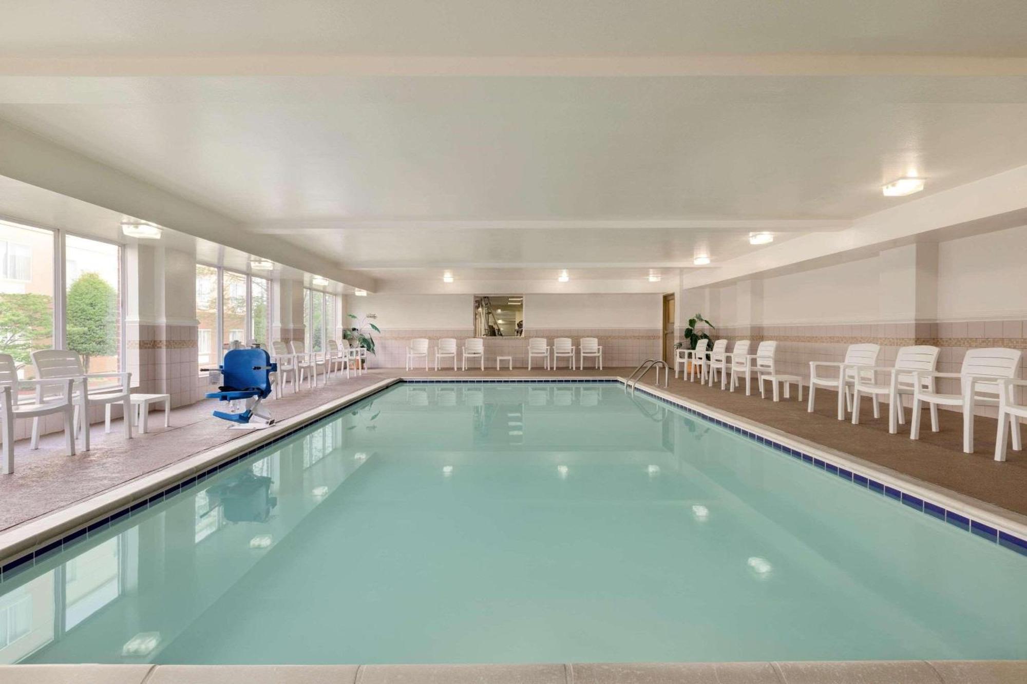 Country Inn & Suites By Radisson, Chester, Va Eksteriør billede